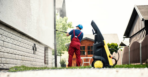 Best Animal Enclosure Cleaning  in Auburndale, FL